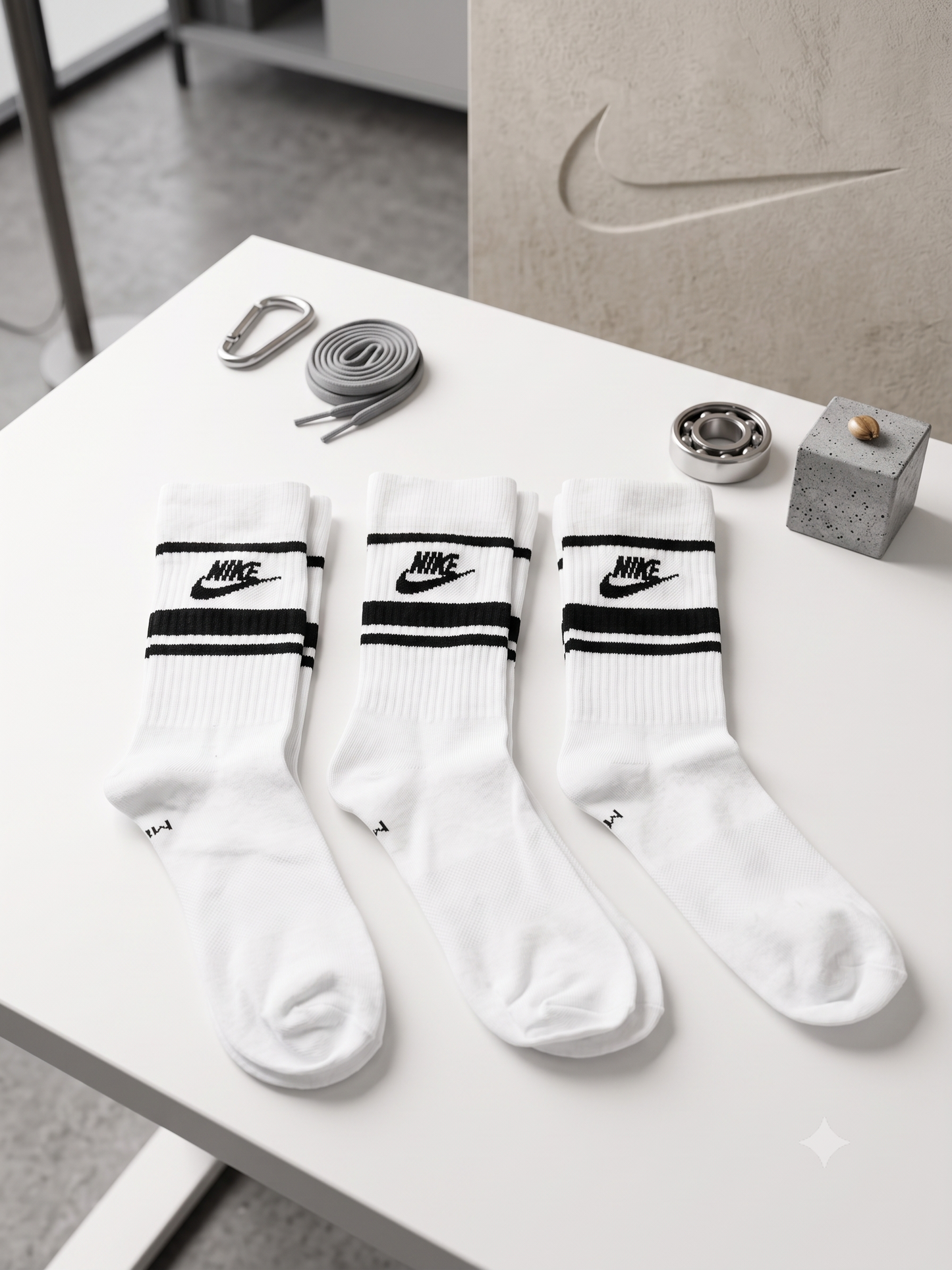 N.I.K.E Retro Stripe Crew Socks White